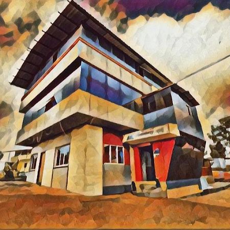 Strawberry Vacations Villa Panchgani Exterior foto